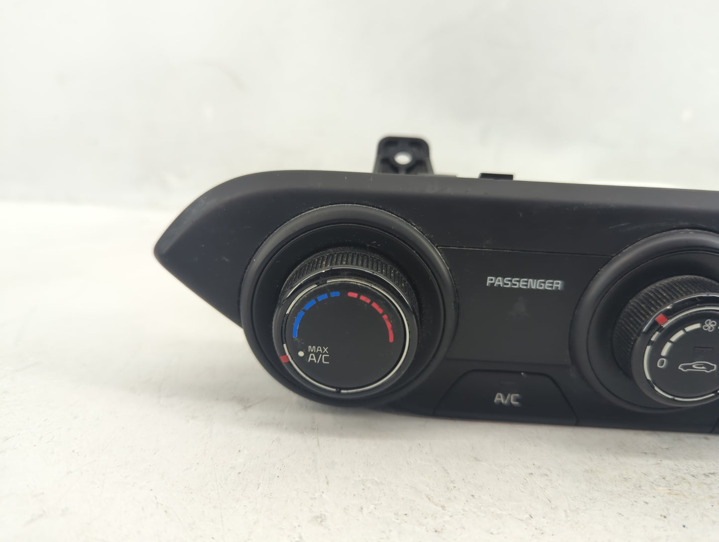 2019-2021 Kia Forte Climate Control Module Temperature AC/Heater Replacement P/N:97250-M6130WK Fits Fits 2019 2020 2021 OEM 