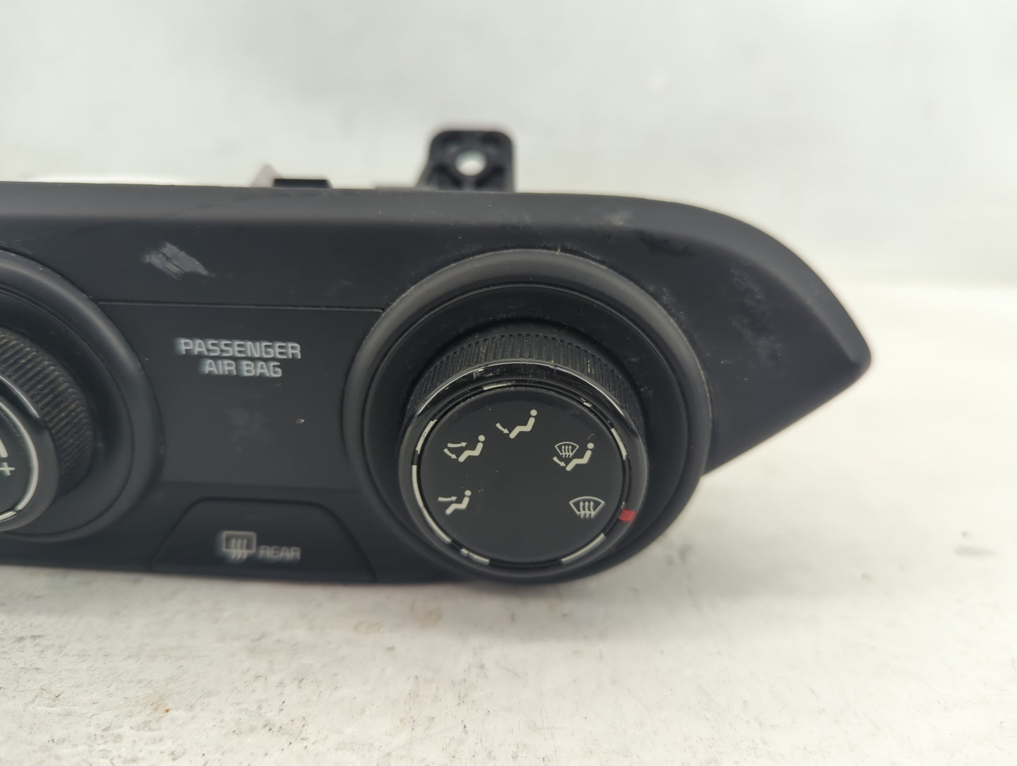 2019-2021 Kia Forte Climate Control Module Temperature AC/Heater Replacement P/N:97250-M6130WK Fits Fits 2019 2020 2021 OEM 