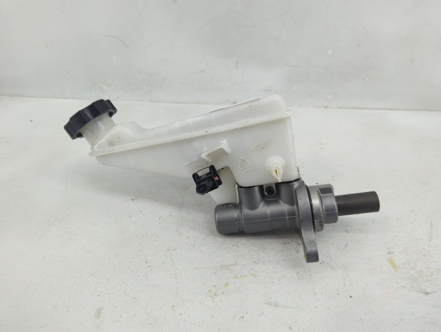 2019-2022 Kia Forte Brake Master Cylinder - Oemusedautoparts1.com