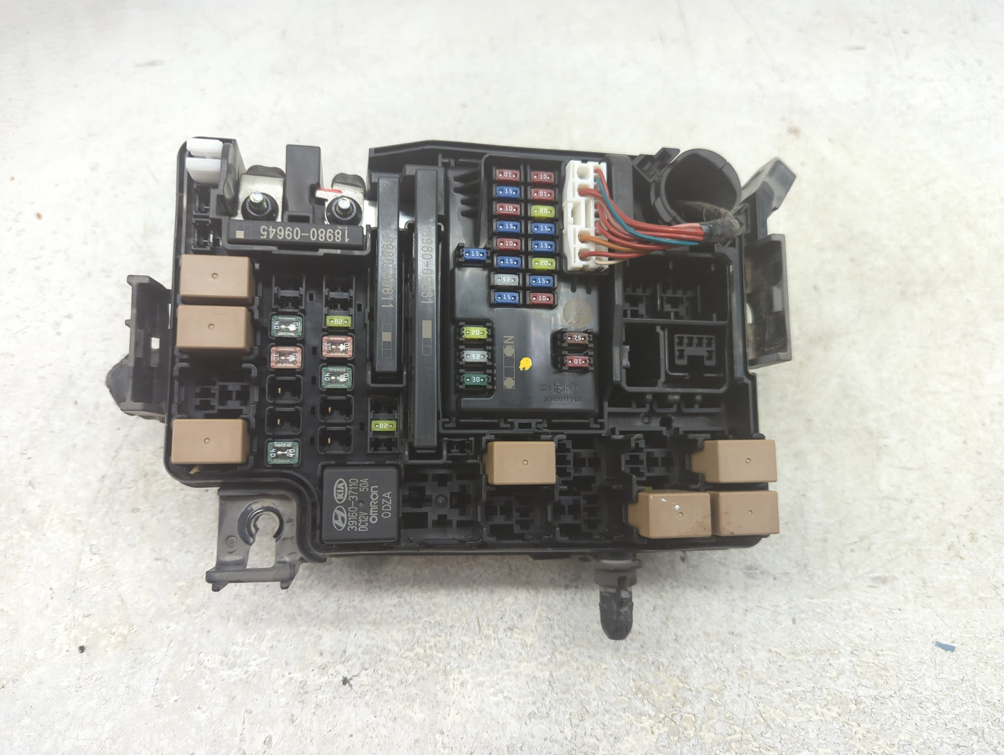 2019-2020 Kia Forte Fusebox Fuse Box Panel Relay Module P/N:91956-M7020 91431 M7052 Fits Fits 2019 2020 OEM Used Auto Parts 
