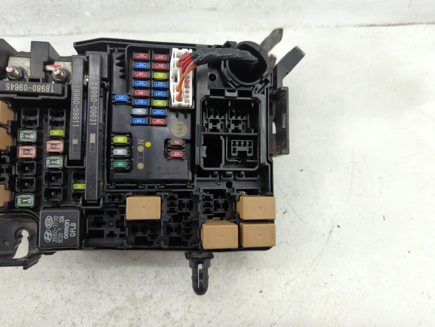 2019-2020 Kia Forte Fusebox Fuse Box Panel Relay Module P/N:91956-M7020 Fits Fits 2019 2020 OEM Used Auto Parts - Oemusedaut