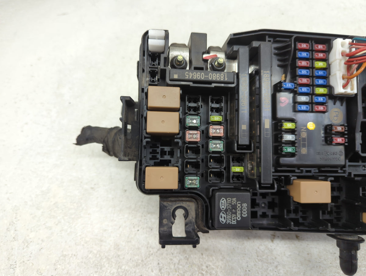 2019-2020 Kia Forte Fusebox Fuse Box Panel Relay Module P/N:91956-M7020 Fits Fits 2019 2020 OEM Used Auto Parts - Oemusedaut