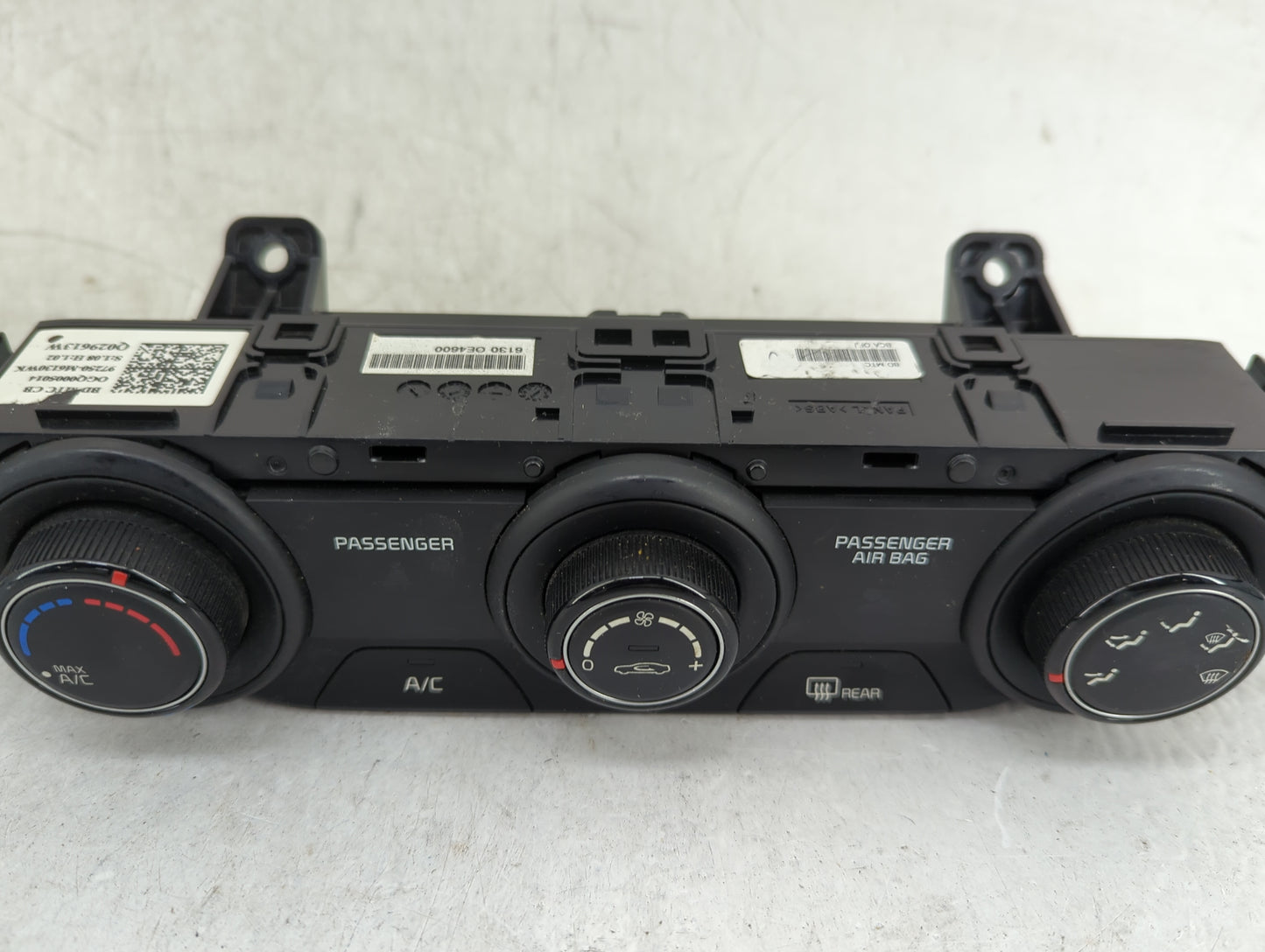 2019-2021 Kia Forte Climate Control Module Temperature AC/Heater Replacement P/N:97250-M6130WK Fits Fits 2019 2020 2021 OEM 