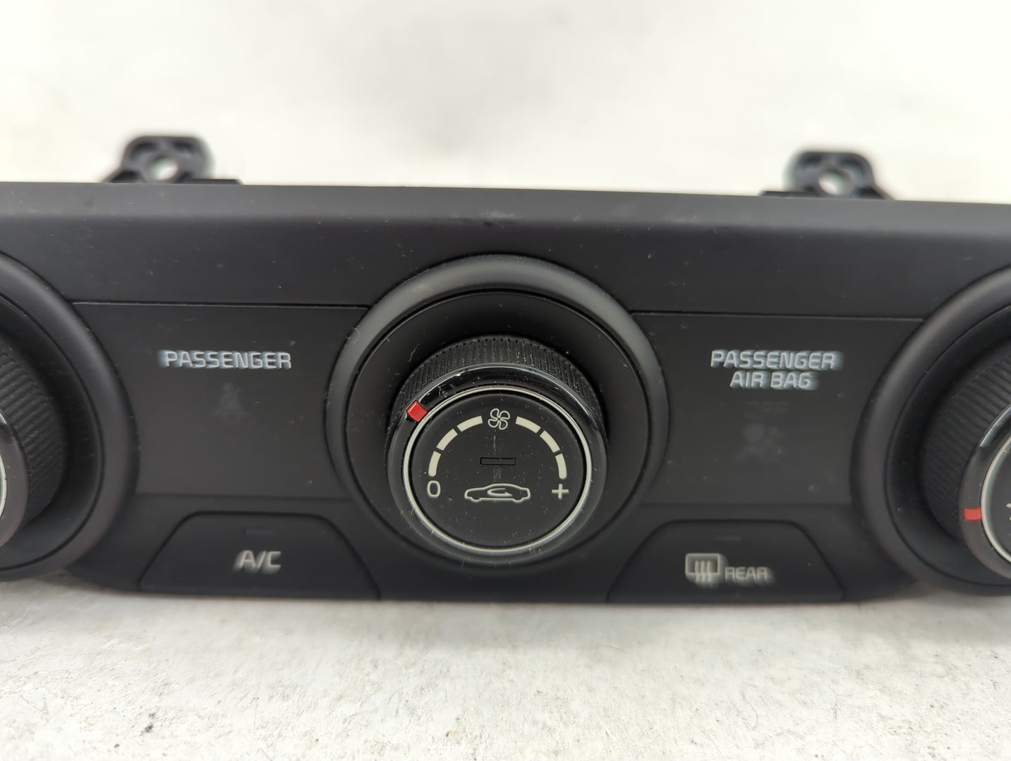 2019-2021 Kia Forte Climate Control Module Temperature AC/Heater Replacement P/N:97250-M6130WK Fits Fits 2019 2020 2021 OEM 