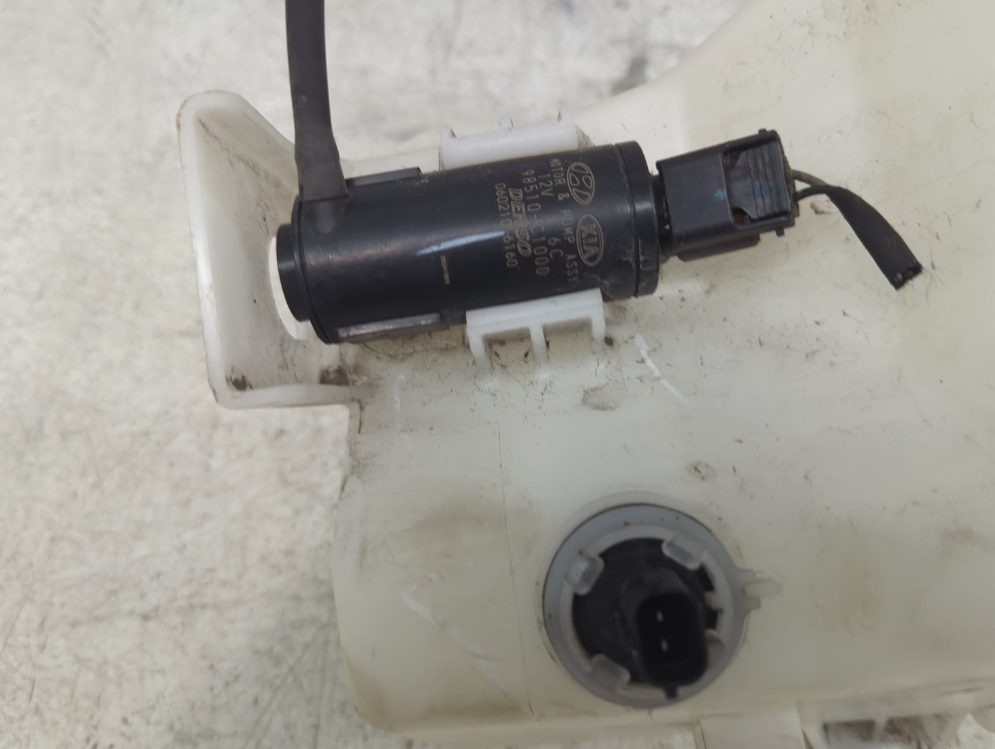 Kia Forte Windshield Washer Fluid Reservoir Bottle 1482219 - Oemusedautoparts1.com