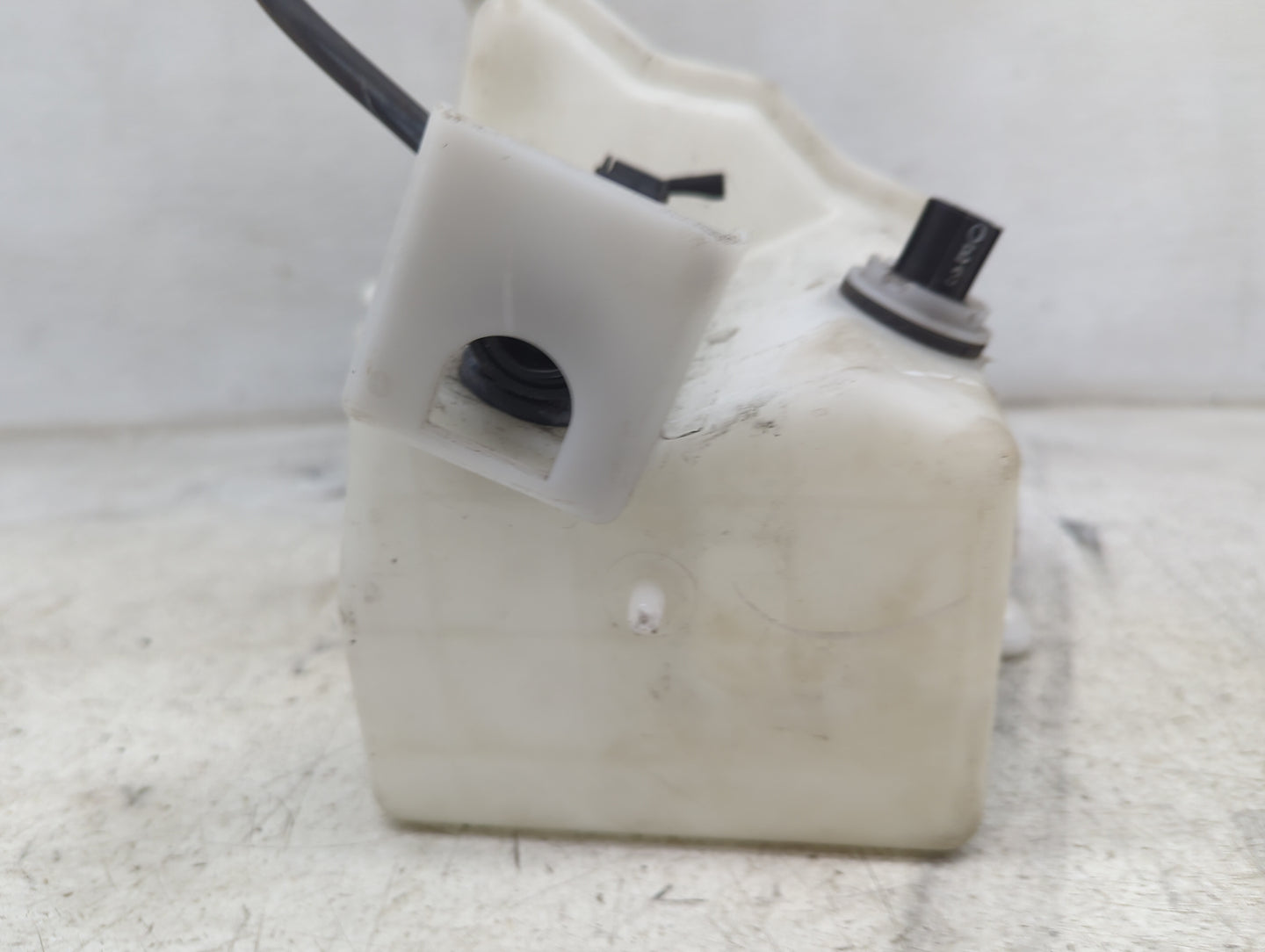 Kia Forte Windshield Washer Fluid Reservoir Bottle 1482219 - Oemusedautoparts1.com