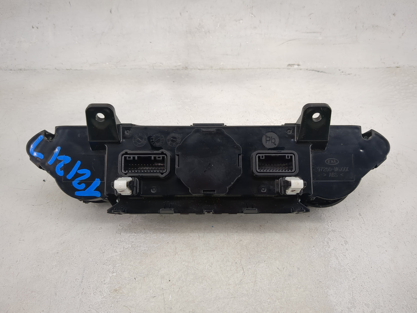 2019-2021 Kia Forte Climate Control Module Temperature AC/Heater Replacement P/N:97250-M6130WK Fits Fits 2019 2020 2021 OEM 