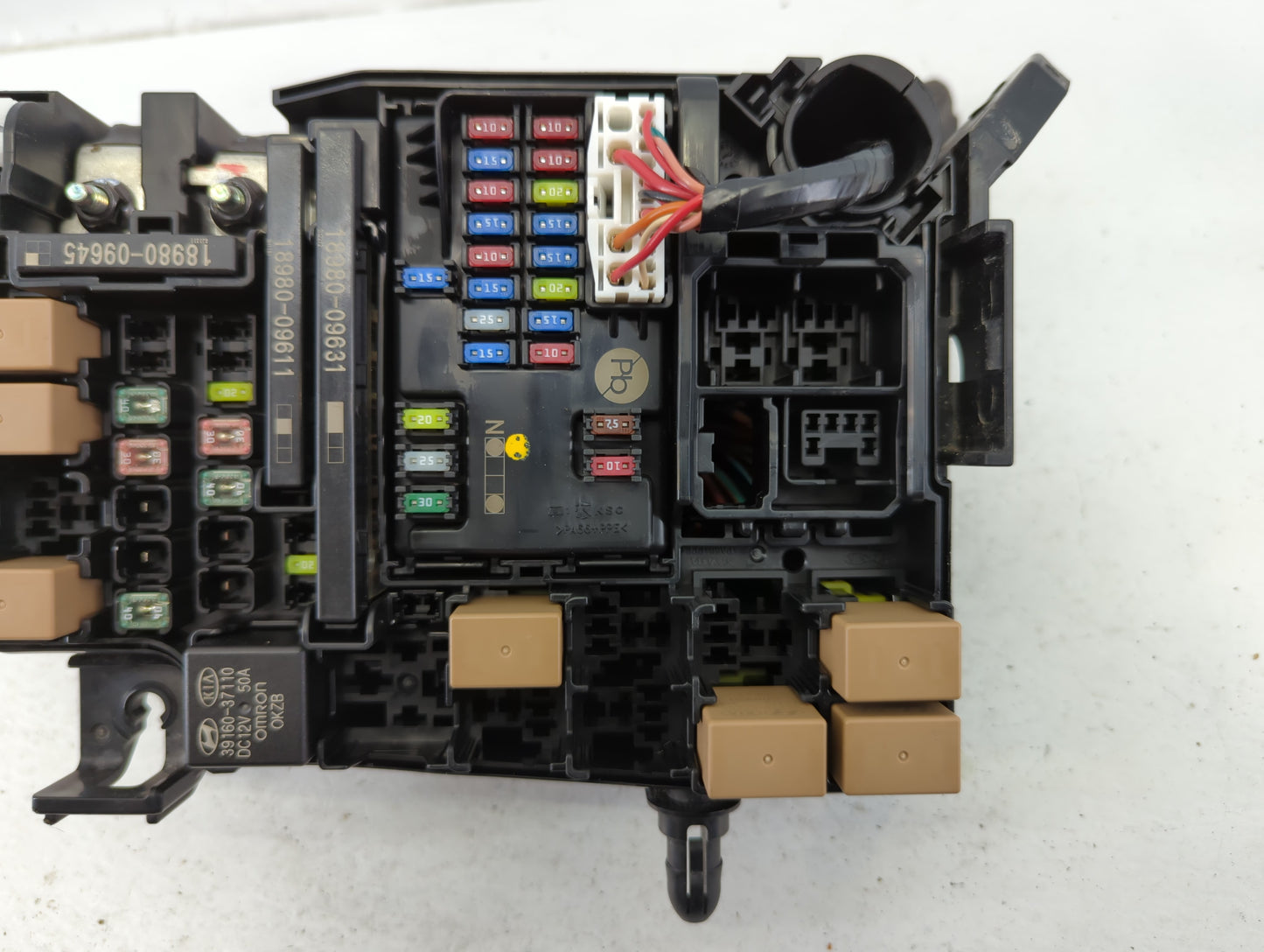 2019-2020 Kia Forte Fusebox Fuse Box Panel Relay Module P/N:91431 M7052 Fits Fits 2019 2020 OEM Used Auto Parts - Oemusedaut