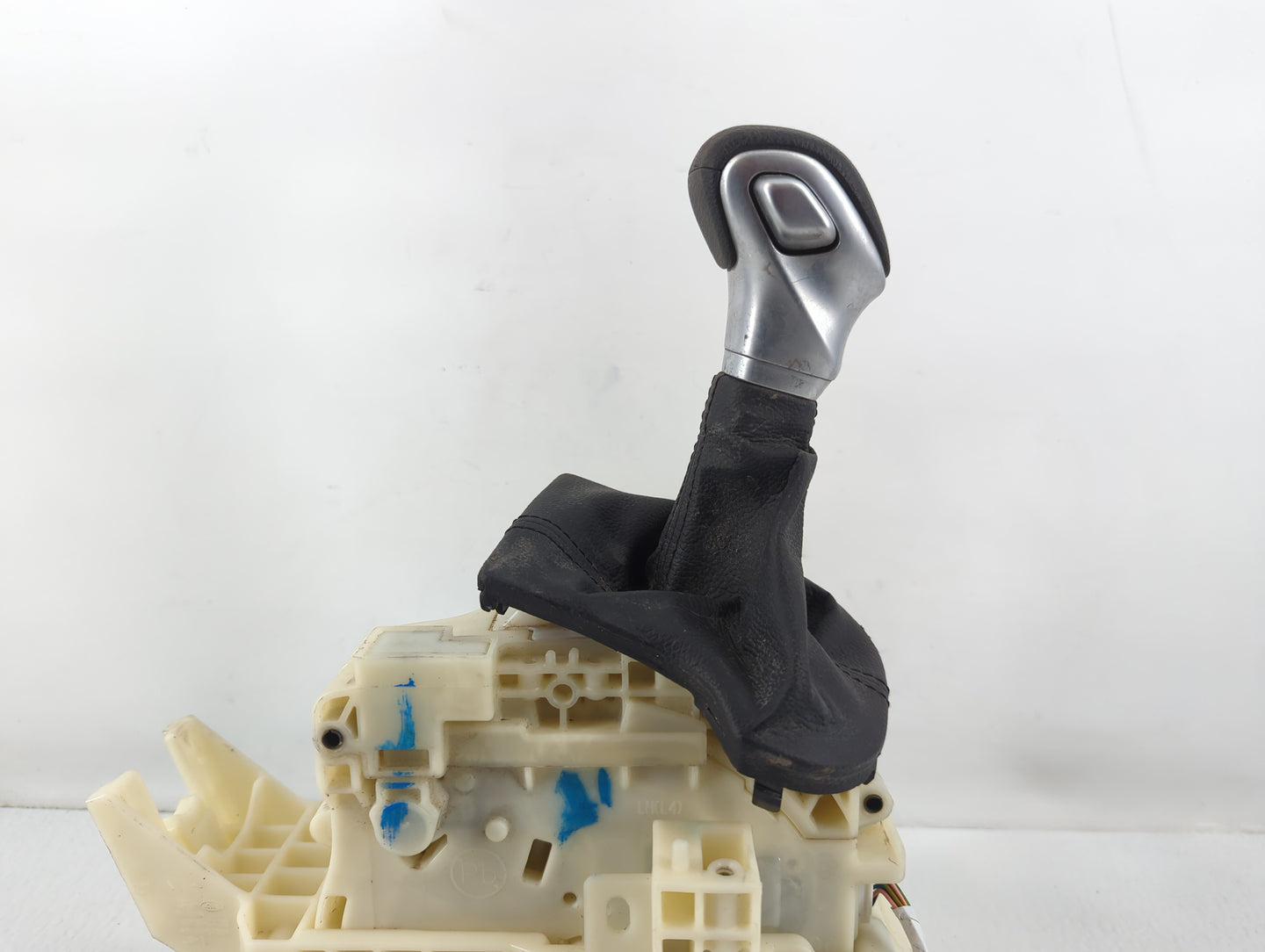 2020 Kia Forte Floor Console Assembly Shifter - Oemusedautoparts1.com