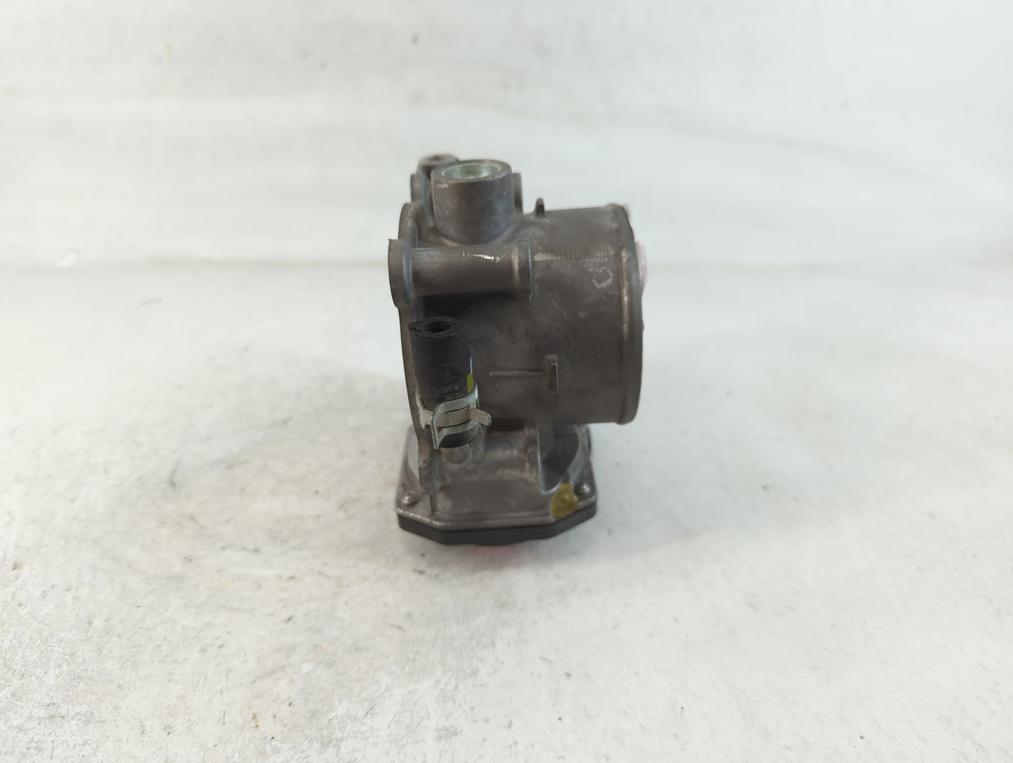 2020-2022 Kia Forte Throttle Body P/N:35100-2B340 Fits Fits 2020 2021 2022 OEM Used Auto Parts - Oemusedautoparts1.com