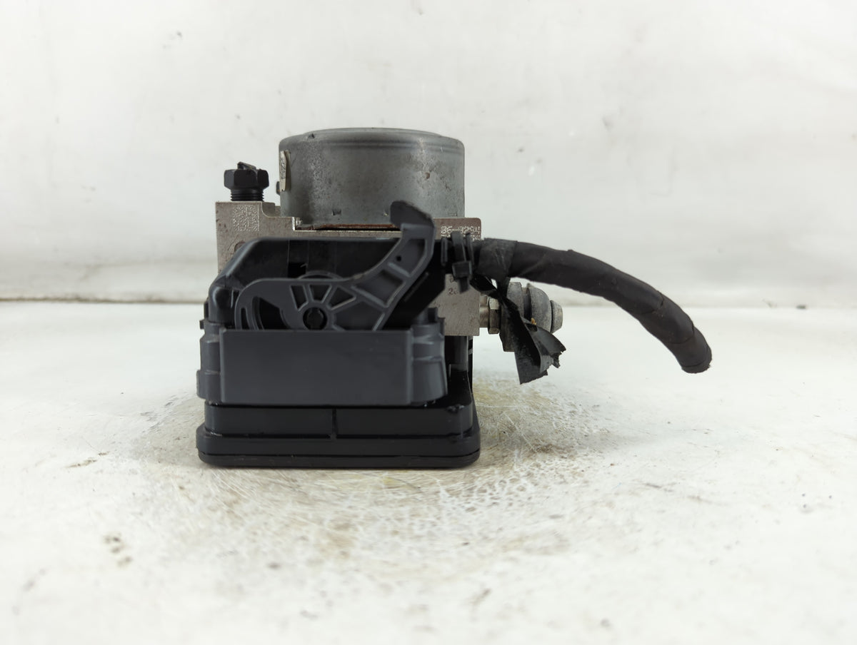 2019-2021 Kia Forte Anti-Lock Brake ABS Pump Module Actuator OEM P/N:58900-M7260 Fits Fits 2019 2020 2021 OEM Used Auto Part