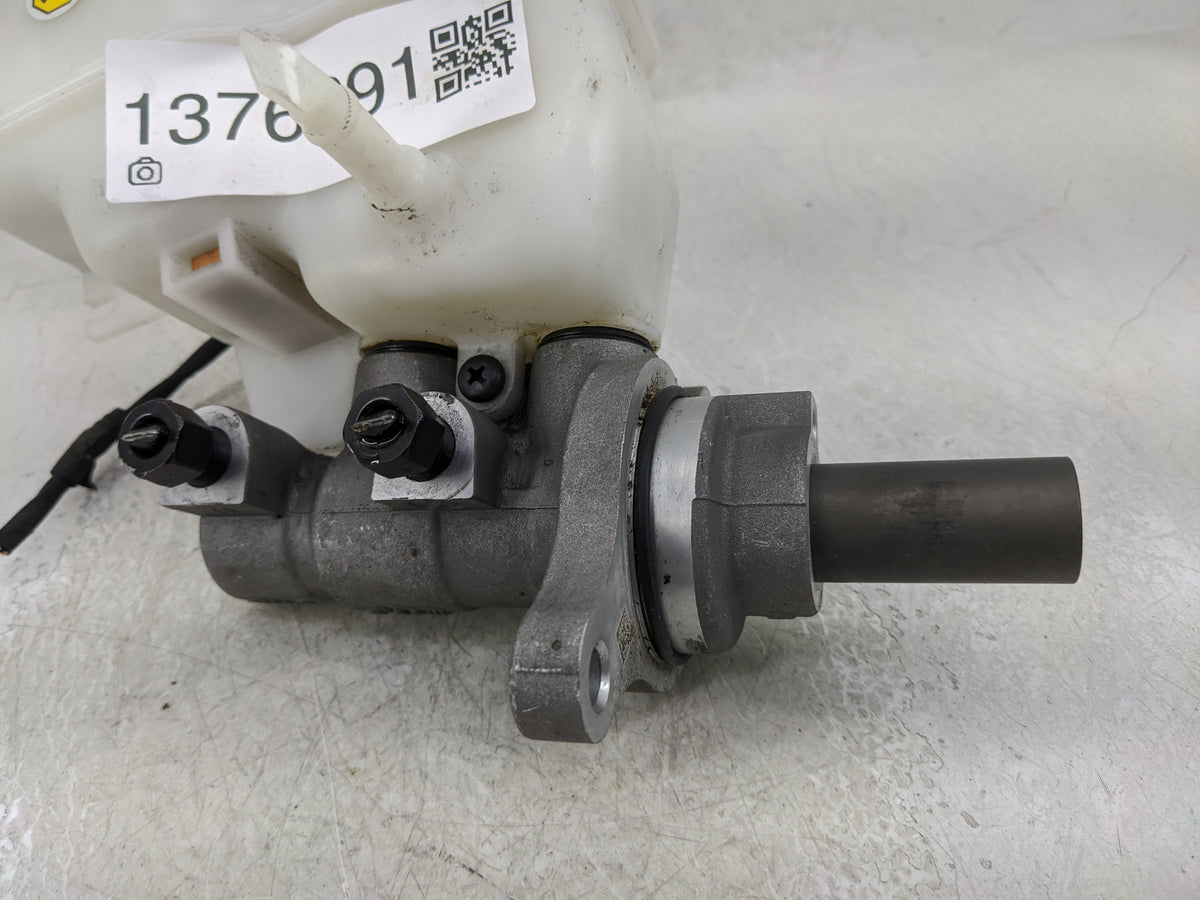 2016-2020 Kia Optima Brake Master Cylinder 1376291 - Oemusedautoparts1.com