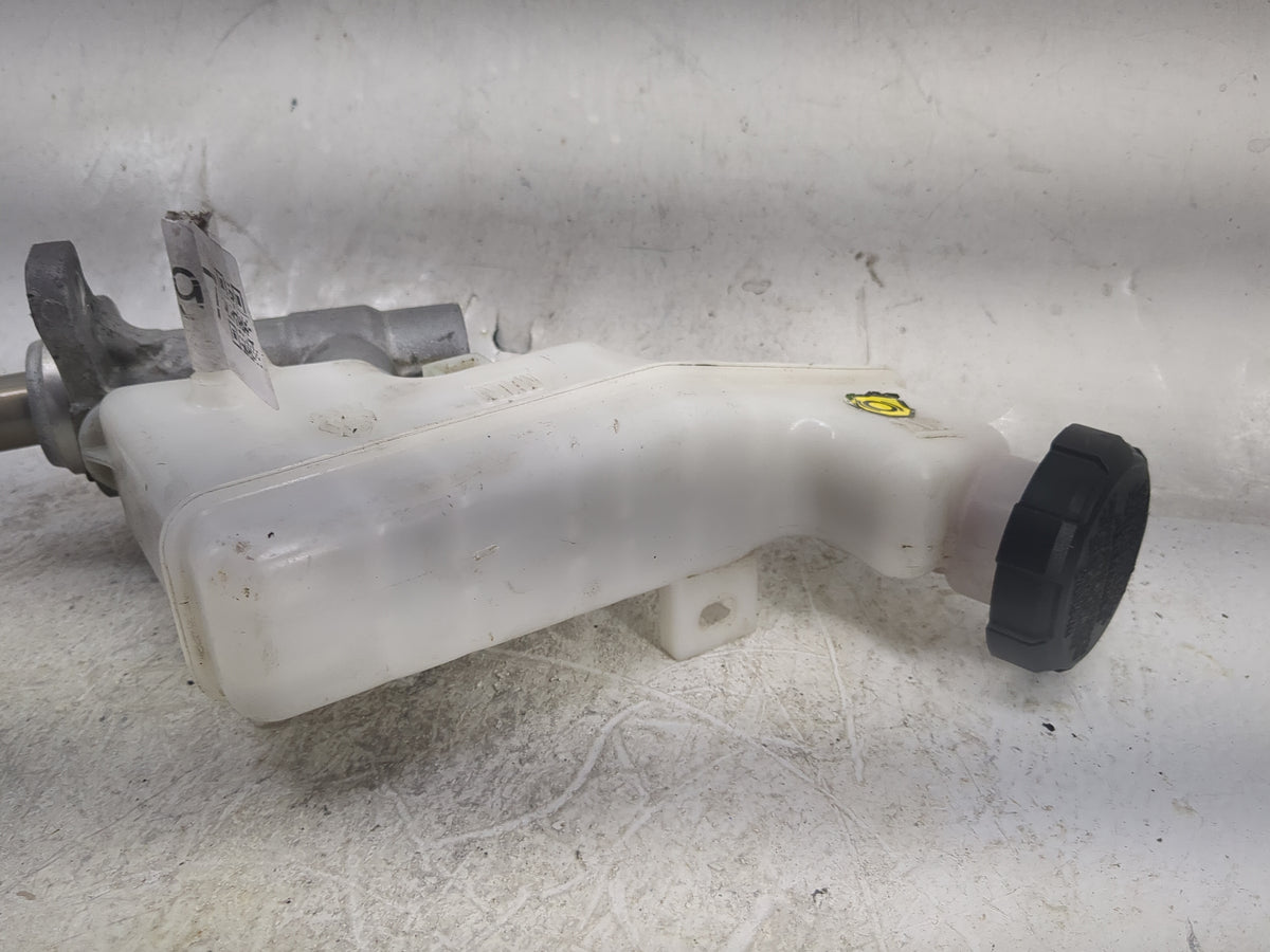 2020-2020 Kia Rio Brake Master Cylinder 1497497 - Oemusedautoparts1.com