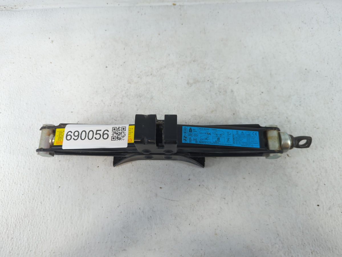 2020 Kia Rio Spare Scissor Car Jack - Oemusedautoparts1.com