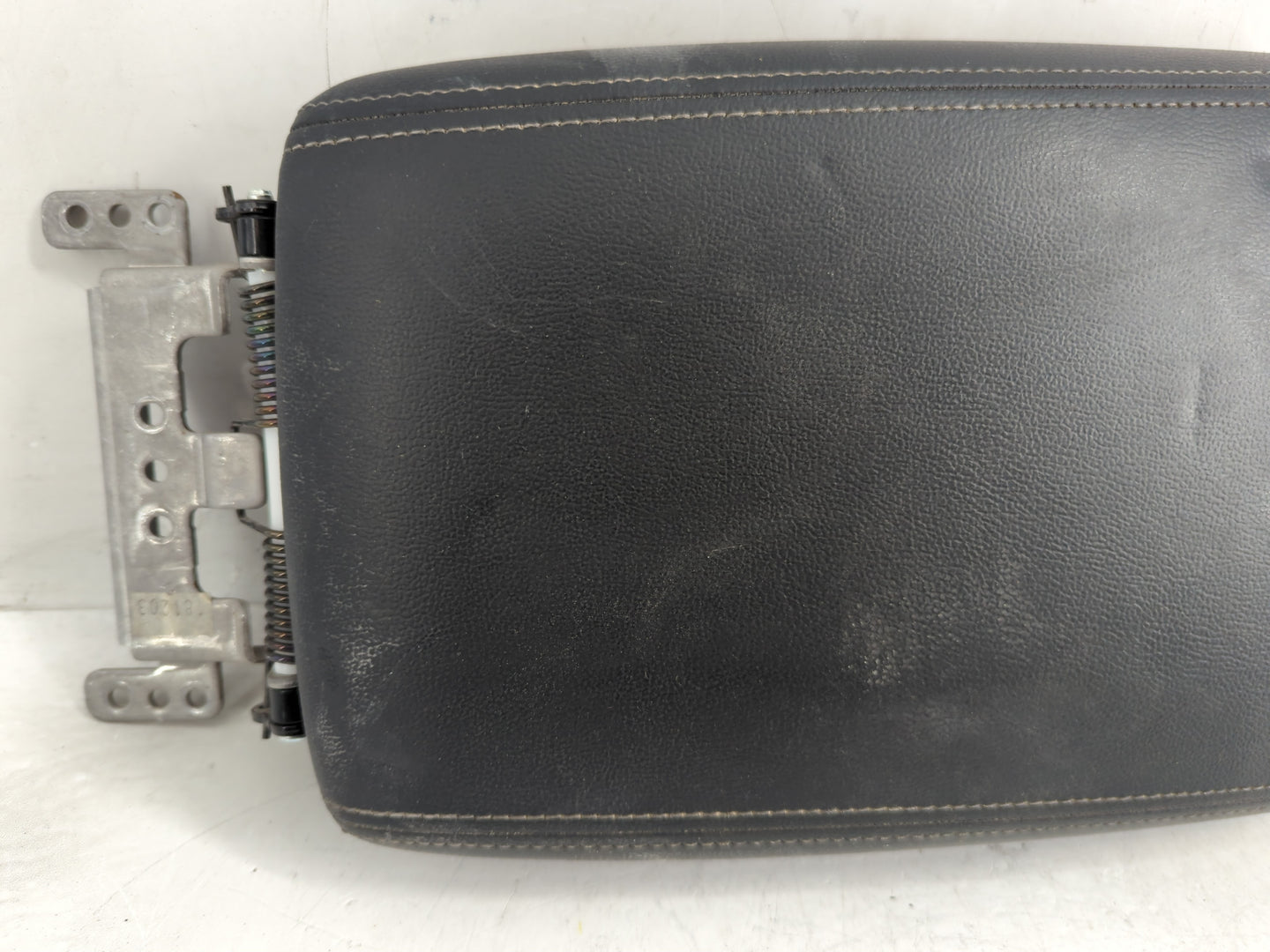 2020 Kia Sorento Center Console Armrest Cover Lid Fits OEM Used Auto Parts - Oemusedautoparts1.com