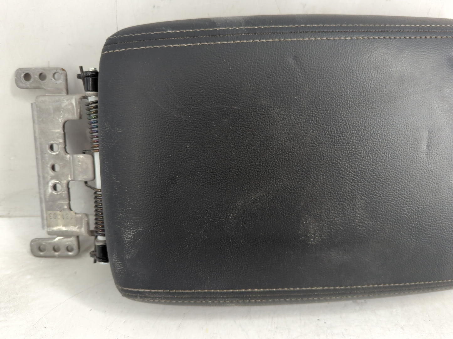 2020 Kia Sorento Center Console Armrest Cover Lid Fits OEM Used Auto Parts - Oemusedautoparts1.com