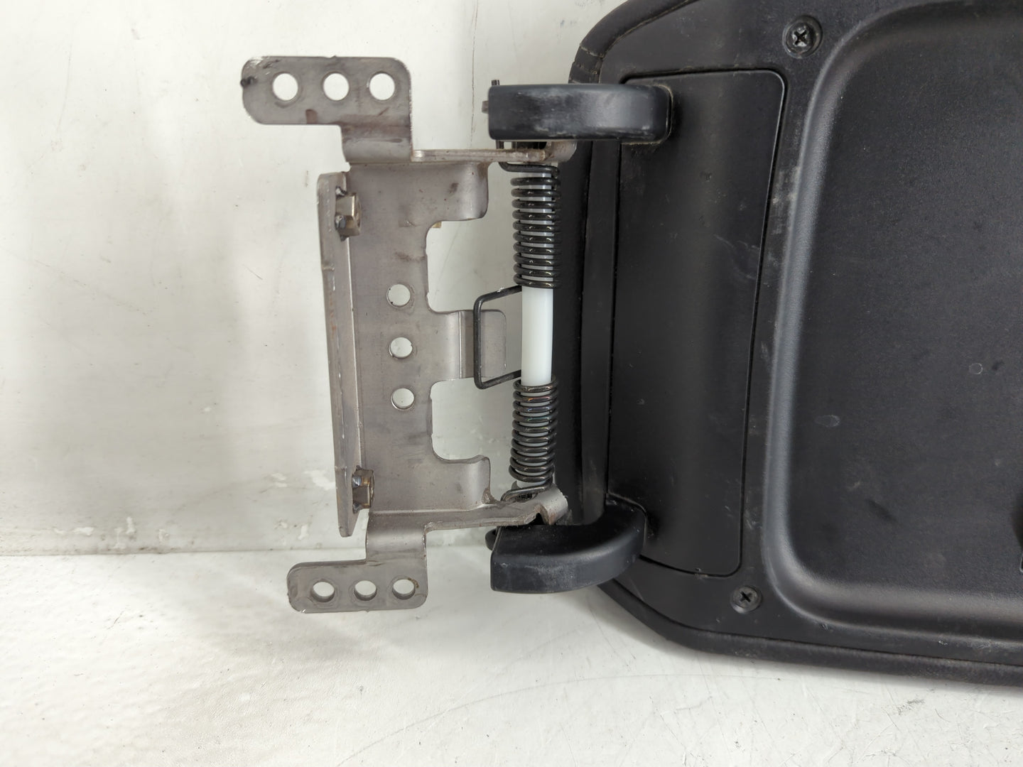 2020 Kia Sorento Center Console Armrest Cover Lid Fits OEM Used Auto Parts - Oemusedautoparts1.com