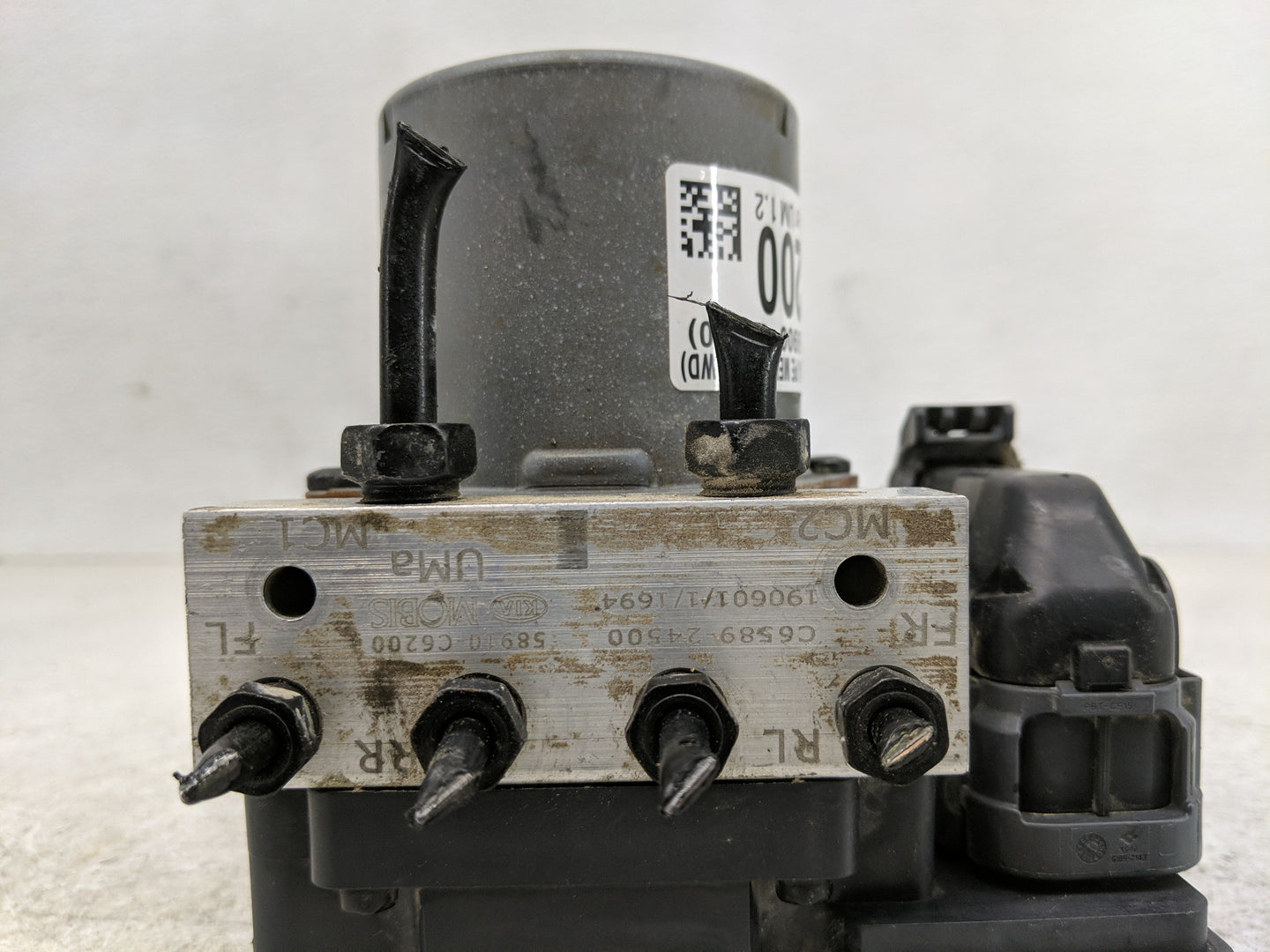 2019-2020 Kia Sorento ABS Pump Control Module Replacement P/N:58900-C6200 Fits Fits 2019 2020 OEM Used Auto Parts - Oemuseda