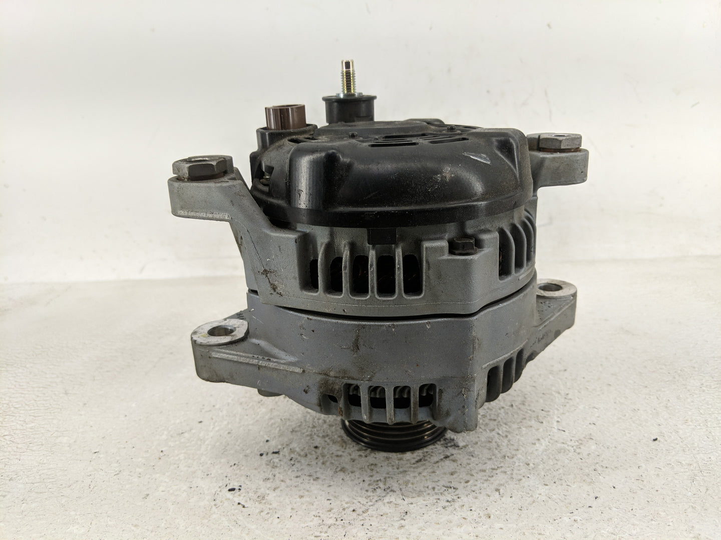 2016-2020 Kia Sorento Alternator Replacement Generator Charging Assembly Engine OEM P/N:37300-2G061 Fits OEM Used Auto Parts