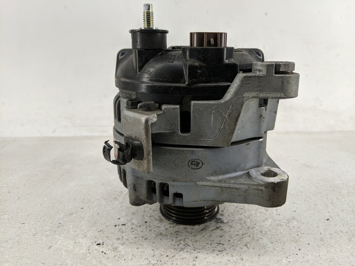 2016-2020 Kia Sorento Alternator Replacement Generator Charging Assembly Engine OEM P/N:37300-2G061 Fits OEM Used Auto Parts