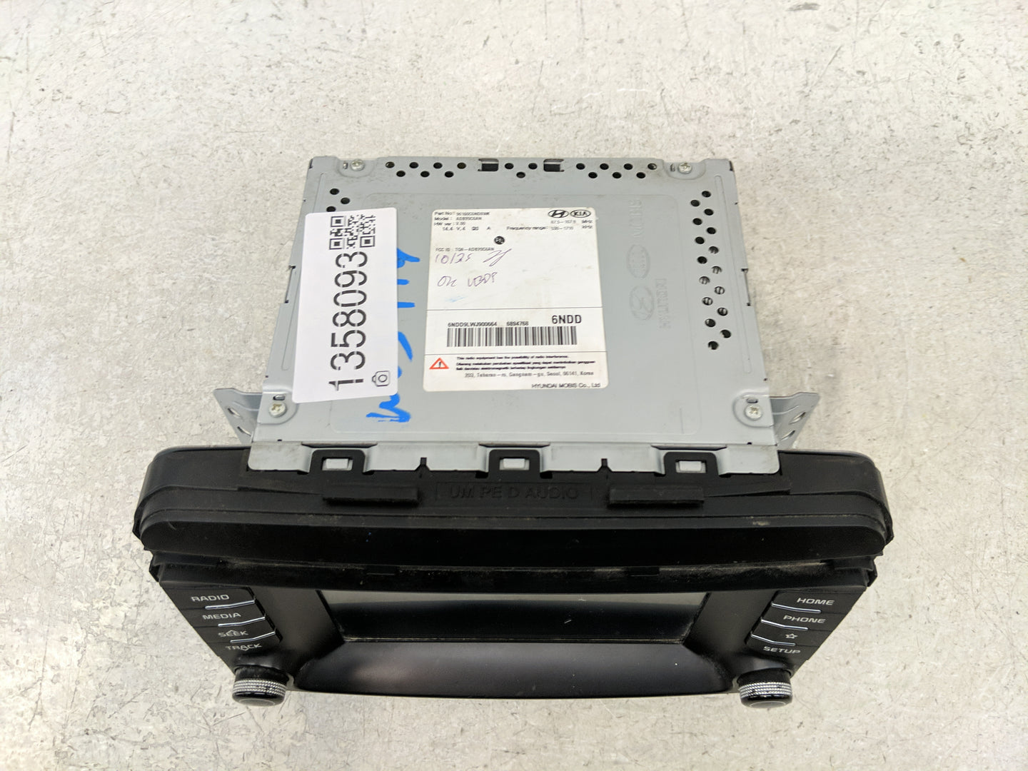 2019-2020 Kia Sorento Radio AM FM Cd Player Receiver Replacement P/N:96160-C6600WK Fits Fits 2019 2020 OEM Used Auto Parts -