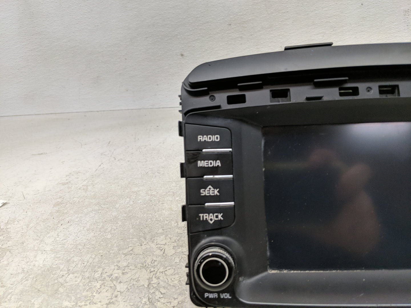 2019-2020 Kia Sorento Radio AM FM Cd Player Receiver Replacement P/N:96160-C6600WK Fits Fits 2019 2020 OEM Used Auto Parts -