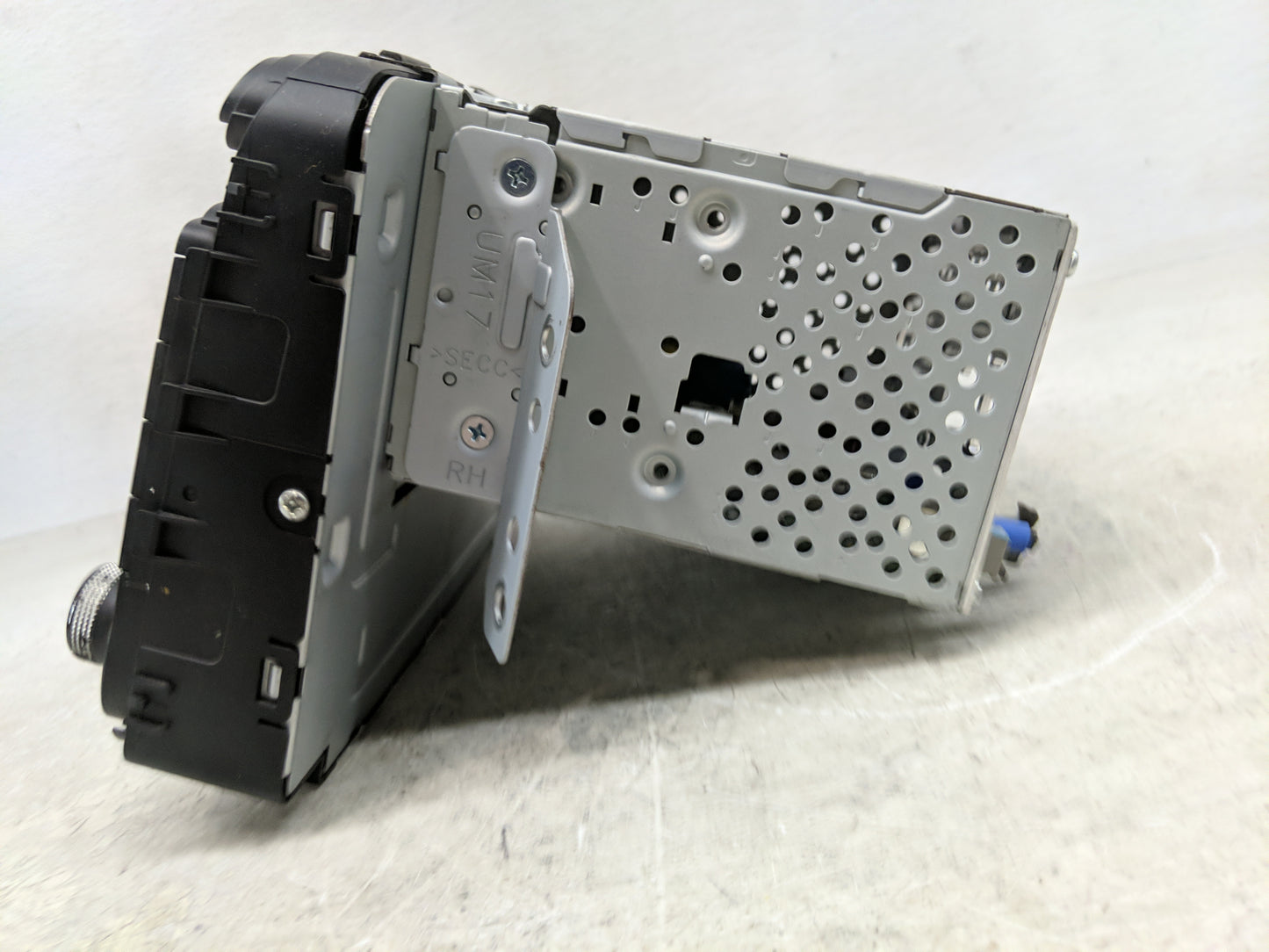 2019-2020 Kia Sorento Radio AM FM Cd Player Receiver Replacement P/N:96160-C6600WK Fits Fits 2019 2020 OEM Used Auto Parts -