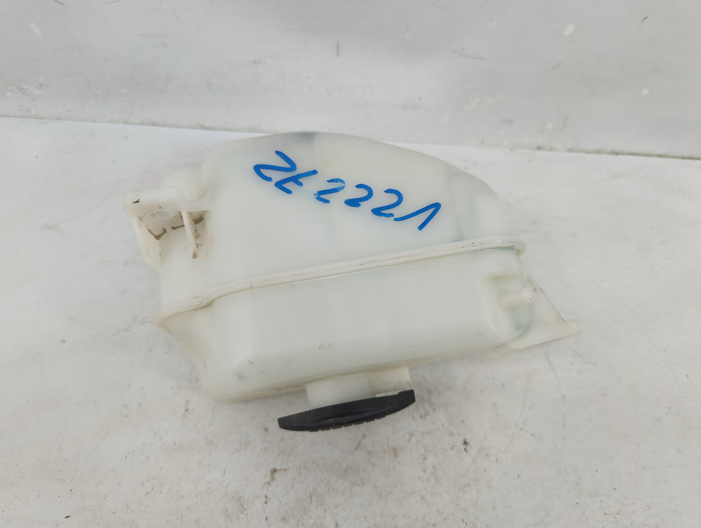 2014-2020 Kia Sorento Radiator Coolant Overflow Expansion Tank Bottle 1368025 - Oemusedautoparts1.com