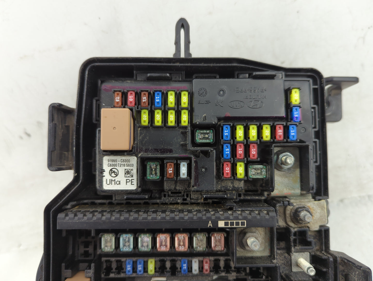 2019-2020 Kia Sorento Fusebox Fuse Box Panel Relay Module P/N:91941-C6222 Fits Fits 2019 2020 OEM Used Auto Parts - Oemuseda