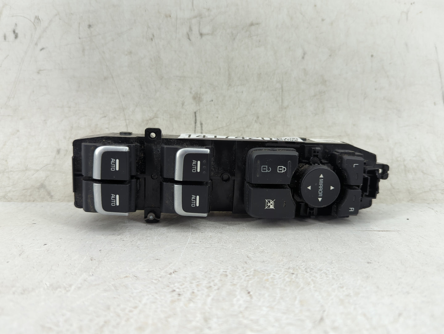 2019-2020 Kia Sorento Master Power Window Switch Replacement Driver Side Left P/N:299144779 Fits Fits 2019 2020 OEM Used Aut