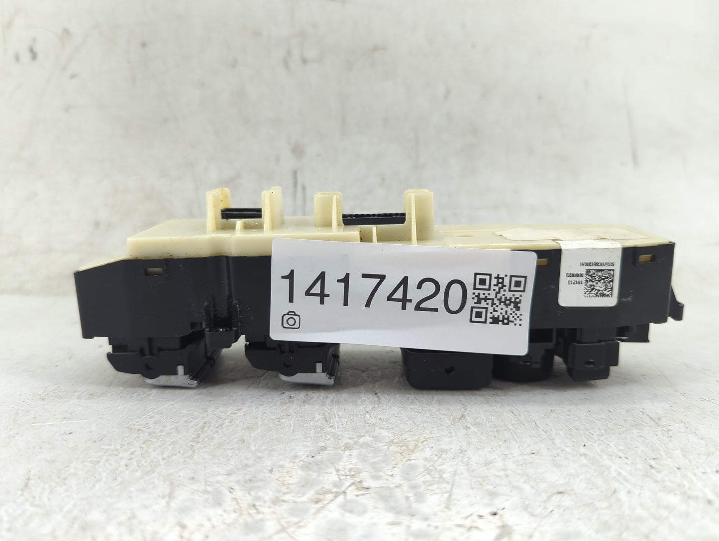 2019-2020 Kia Sorento Master Power Window Switch Replacement Driver Side Left P/N:299144779 Fits Fits 2019 2020 OEM Used Aut