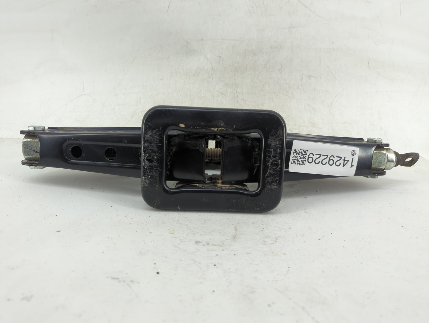 2020 Kia Sorento Spare Scissor Car Jack - Oemusedautoparts1.com