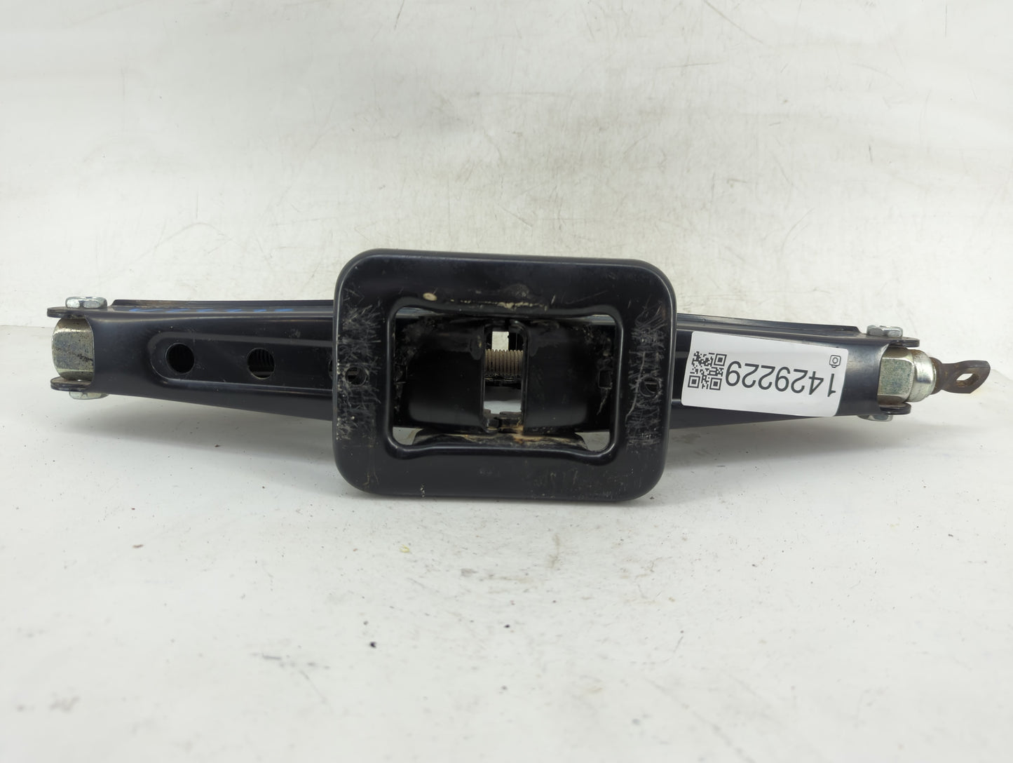 2020 Kia Sorento Spare Scissor Car Jack - Oemusedautoparts1.com