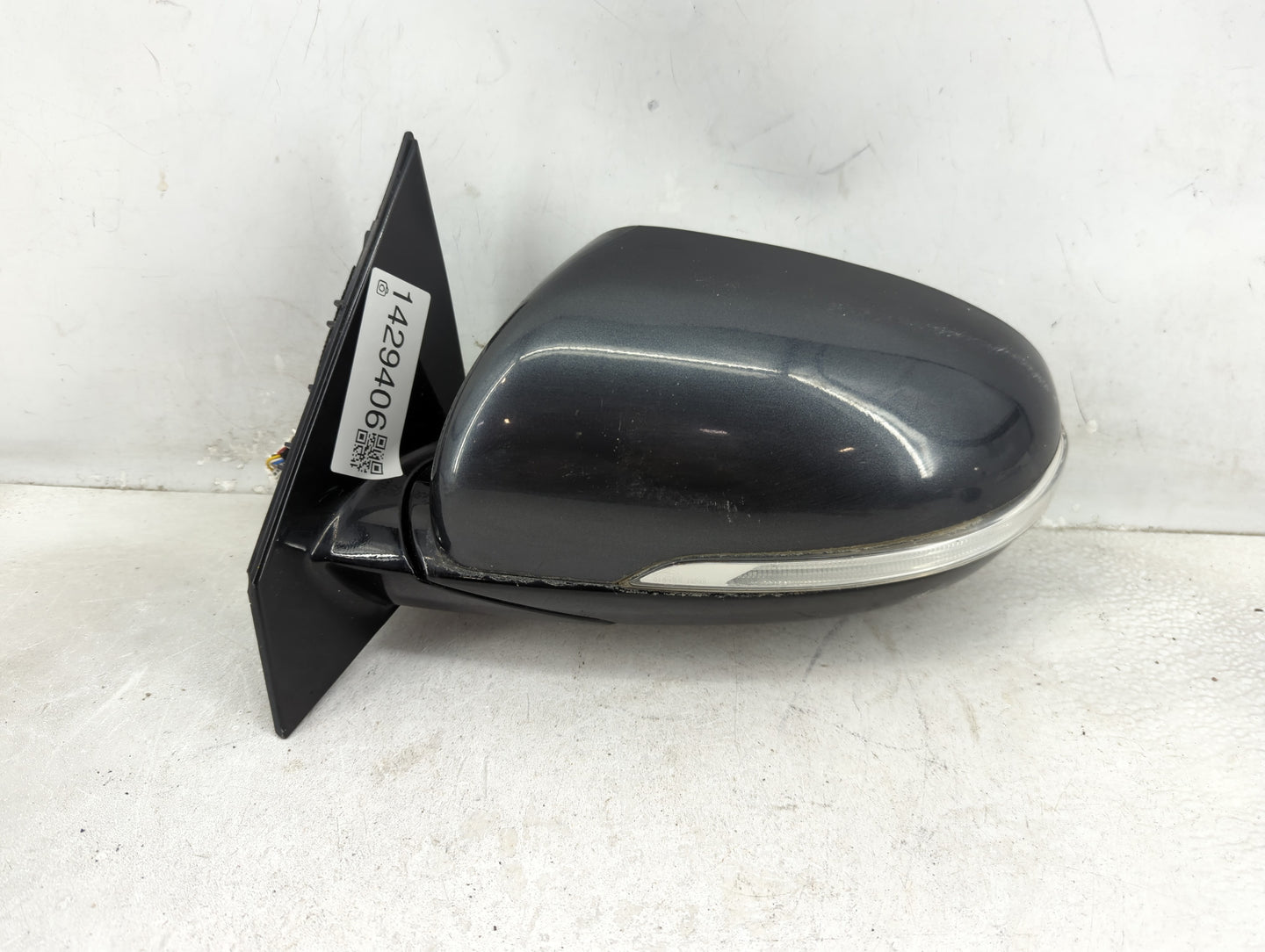 2016-2020 Kia Sorento Driver Side View Mirror - Left Door Mirror OEM Used - Oemusedautoparts1.com