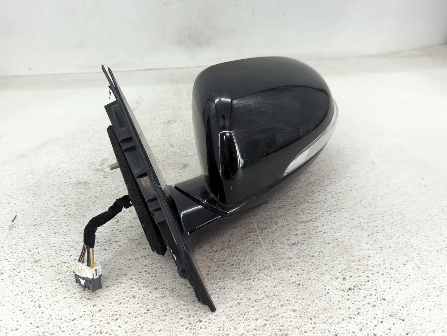 2017-2020 Kia Sorento Driver Side View Mirror - Left Door Mirror OEM Used - Oemusedautoparts1.com