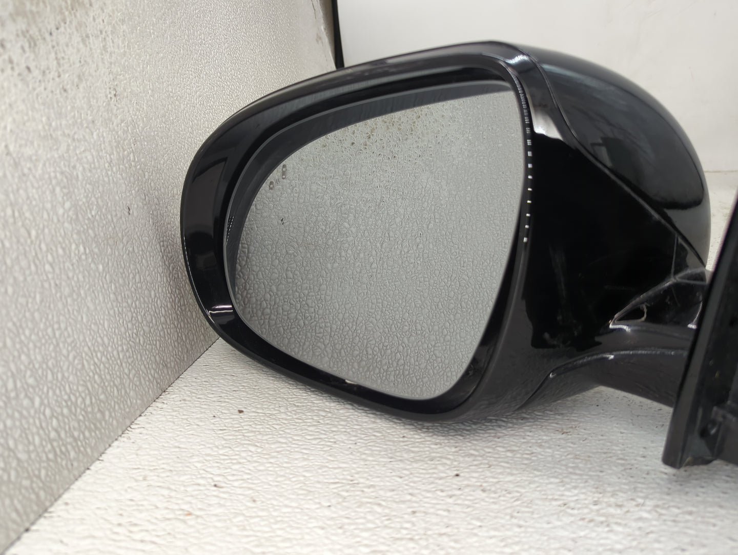 2017-2020 Kia Sorento Driver Side View Mirror - Left Door Mirror OEM Used - Oemusedautoparts1.com