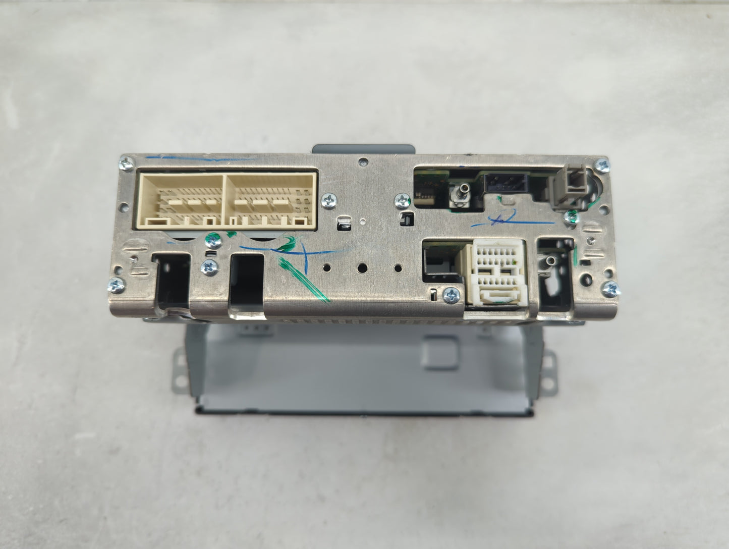 Kia Sorento Information Display Screen - Oemusedautoparts1.com