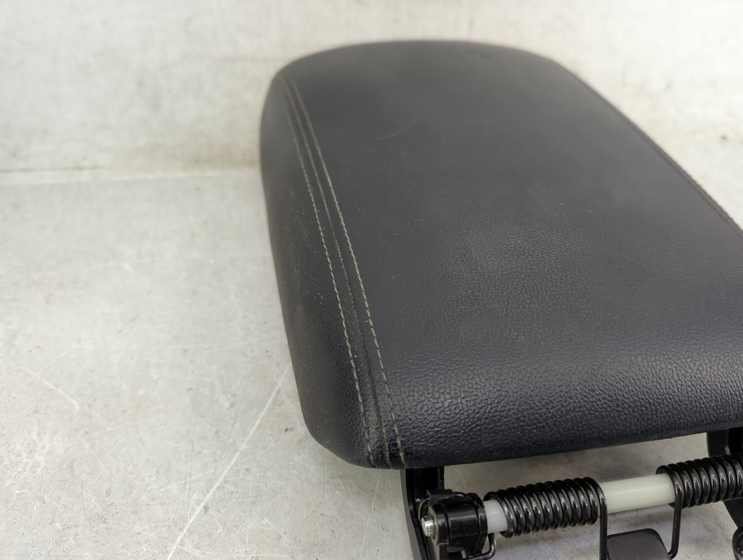 2020 Kia Sorento Center Console Armrest Cover Lid Fits OEM Used Auto Parts - Oemusedautoparts1.com