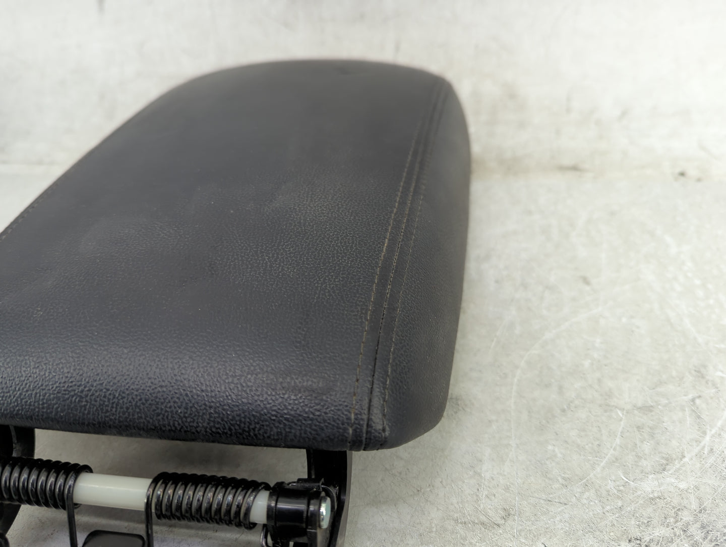 2020 Kia Sorento Center Console Armrest Cover Lid Fits OEM Used Auto Parts - Oemusedautoparts1.com