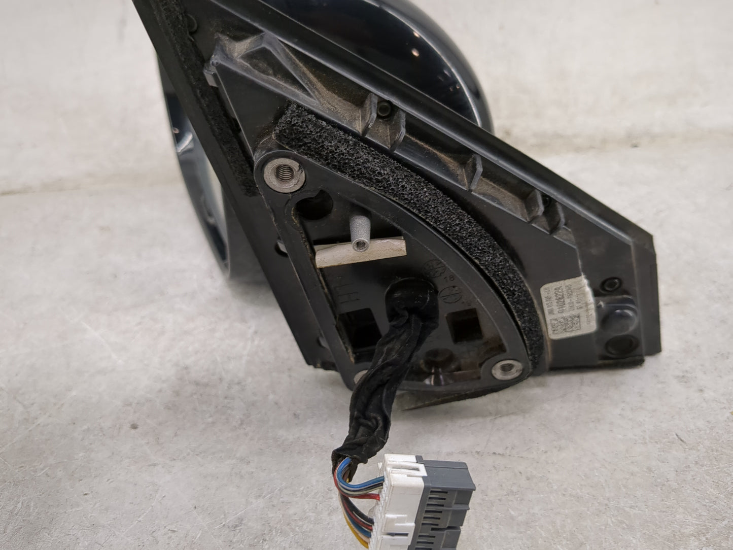 2017-2020 Kia Sorento Driver Side View Mirror - Left Door Mirror OEM Used - Oemusedautoparts1.com