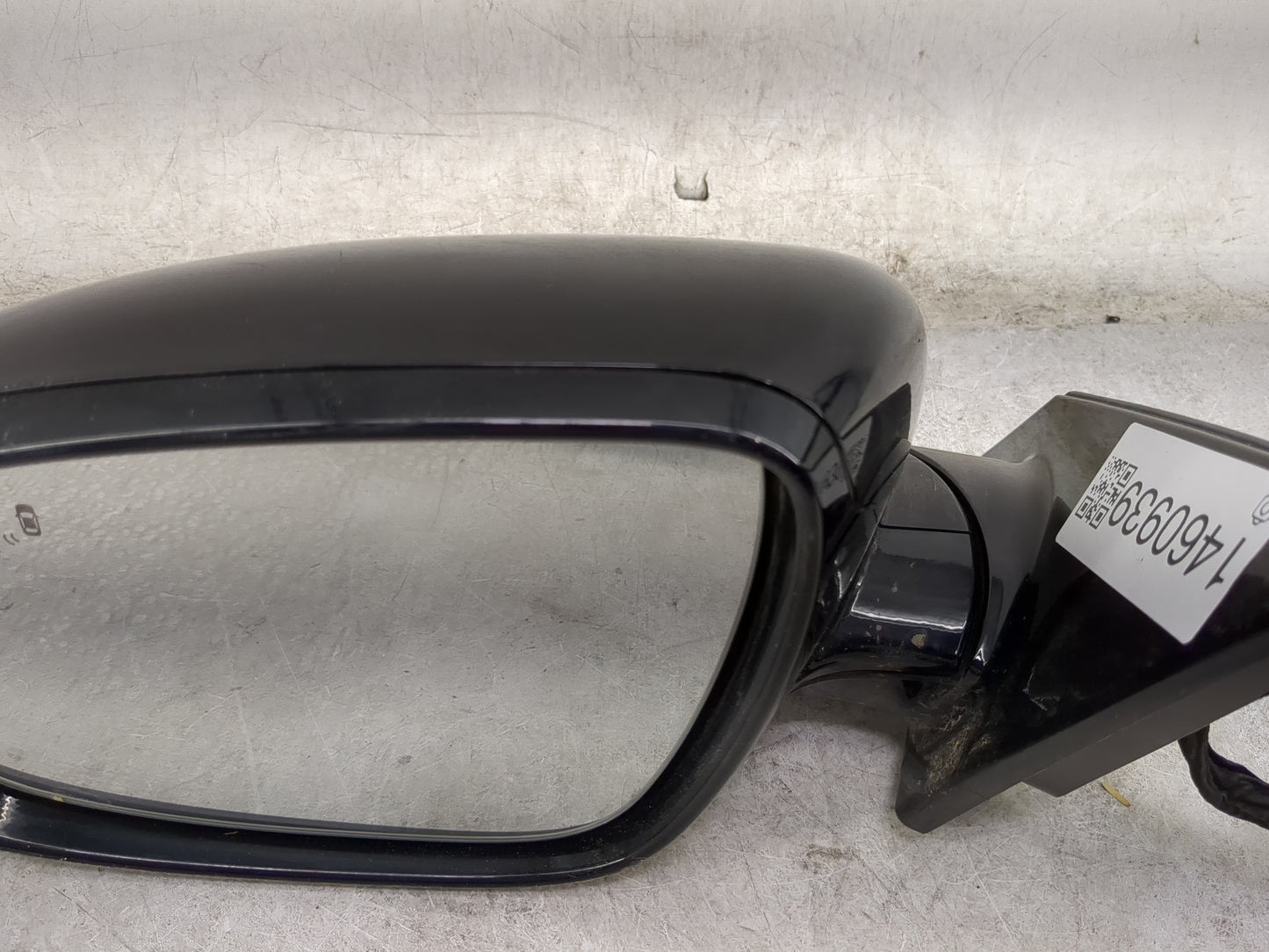 2017-2020 Kia Sorento Driver Side View Mirror - Left Door Mirror OEM Used - Oemusedautoparts1.com