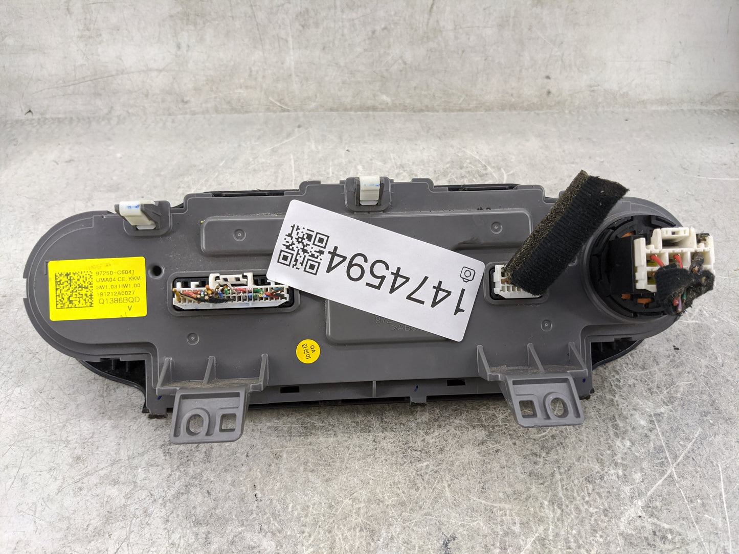 2020 Kia Sorento Climate Control Module Temperature AC/Heater Replacement P/N:97250-C6041 Fits OEM Used Auto Parts - Oemused