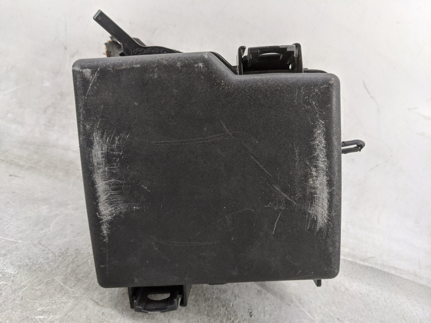 2019-2020 Kia Sorento Fusebox Fuse Box Panel Relay Module P/N:91270G6311UA 91270G6311JA Fits Fits 2019 2020 OEM Used Auto Pa