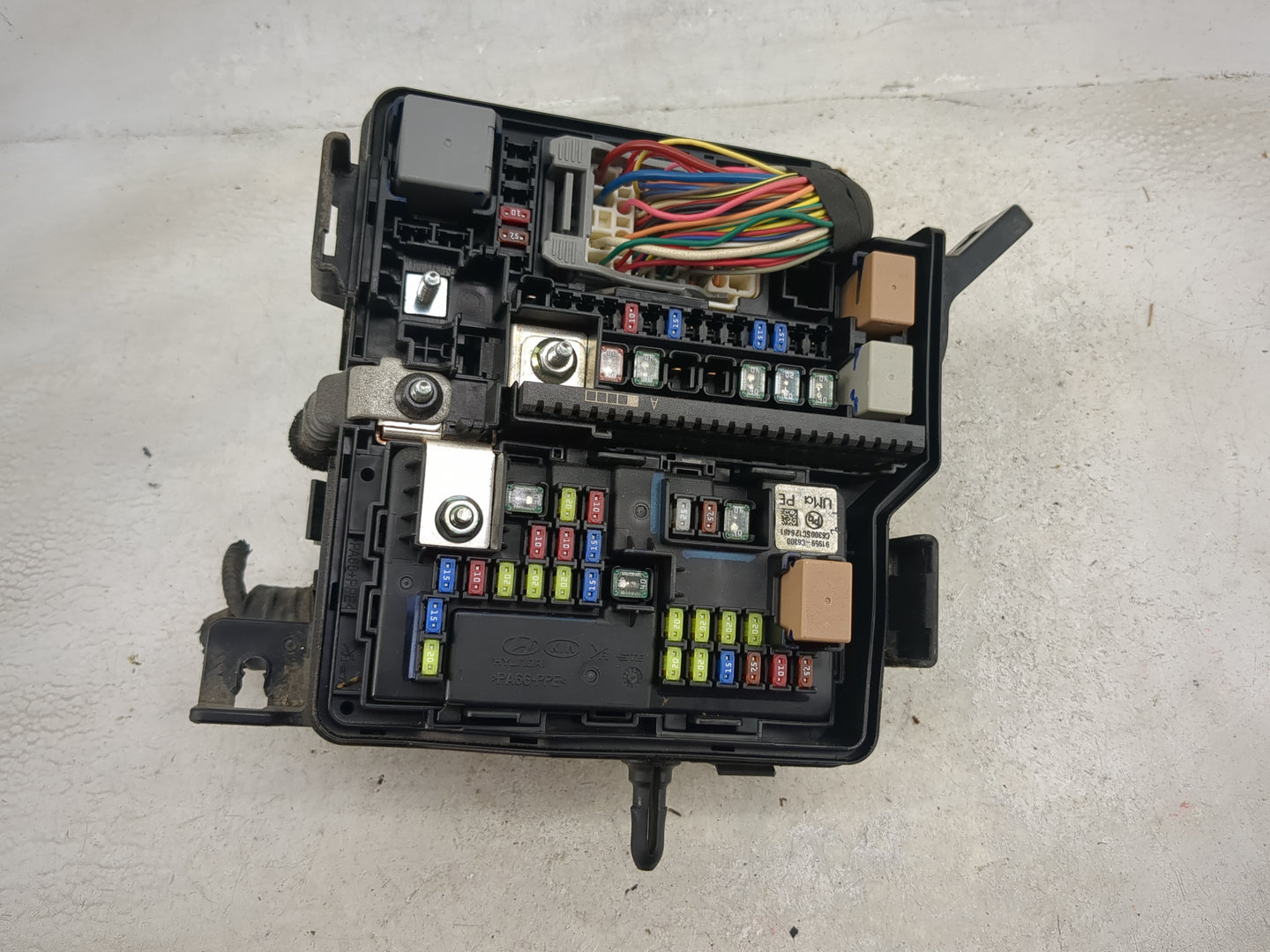 2019-2020 Kia Sorento Fusebox Fuse Box Panel Relay Module P/N:91941-C6222 91959-C6300, 91959-C6400 Fits Fits 2019 2020 OEM U