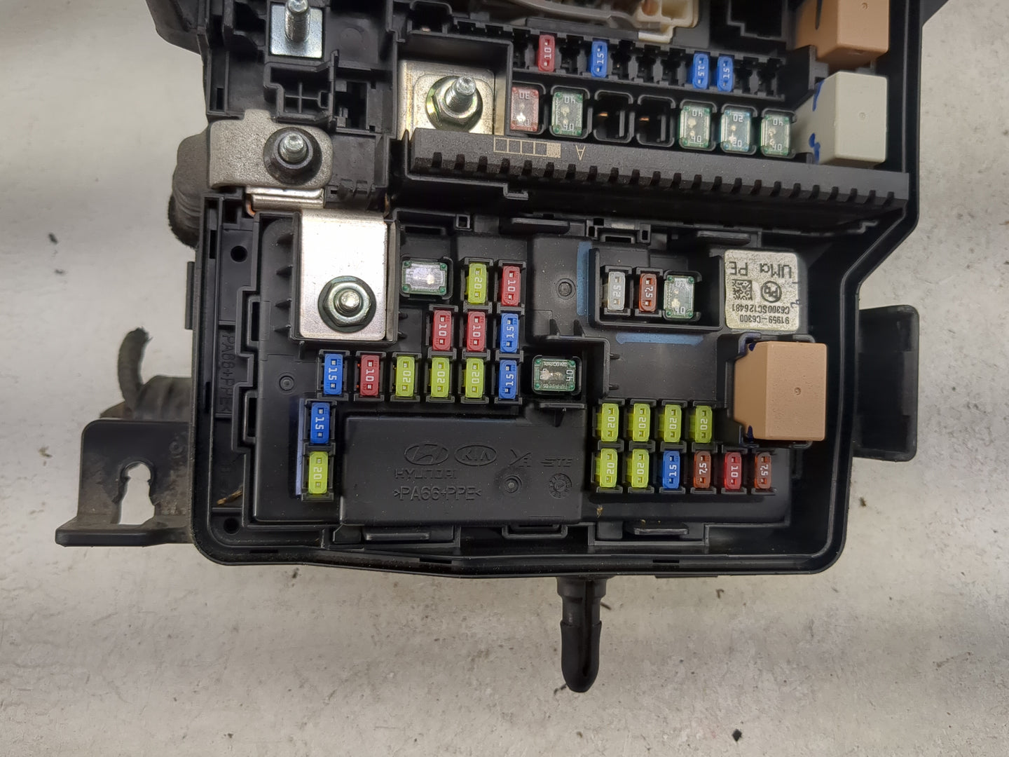 2019-2020 Kia Sorento Fusebox Fuse Box Panel Relay Module P/N:91941-C6222 91959-C6300, 91959-C6400 Fits Fits 2019 2020 OEM U