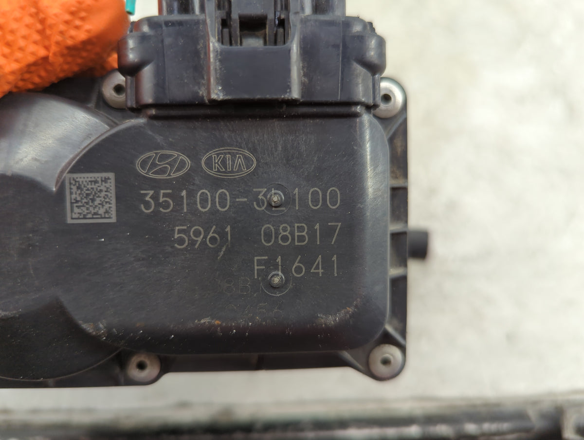 2019-2020 Kia Sorento Throttle Body P/N:35100-3C100 Fits Fits 2017 2018 2019 2020 2021 2022 OEM Used Auto Parts - Oemusedaut