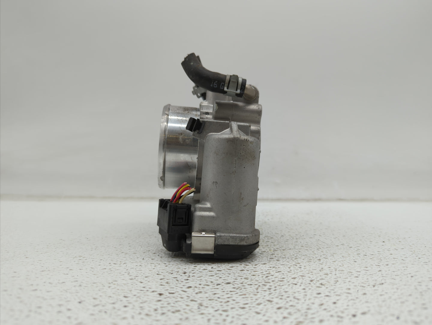 2016-2019 Kia Sorento Throttle Body P/N:0 280 750 618 35100-2G600 Fits Fits 2015 2016 2017 2018 2019 OEM Used Auto Parts - O