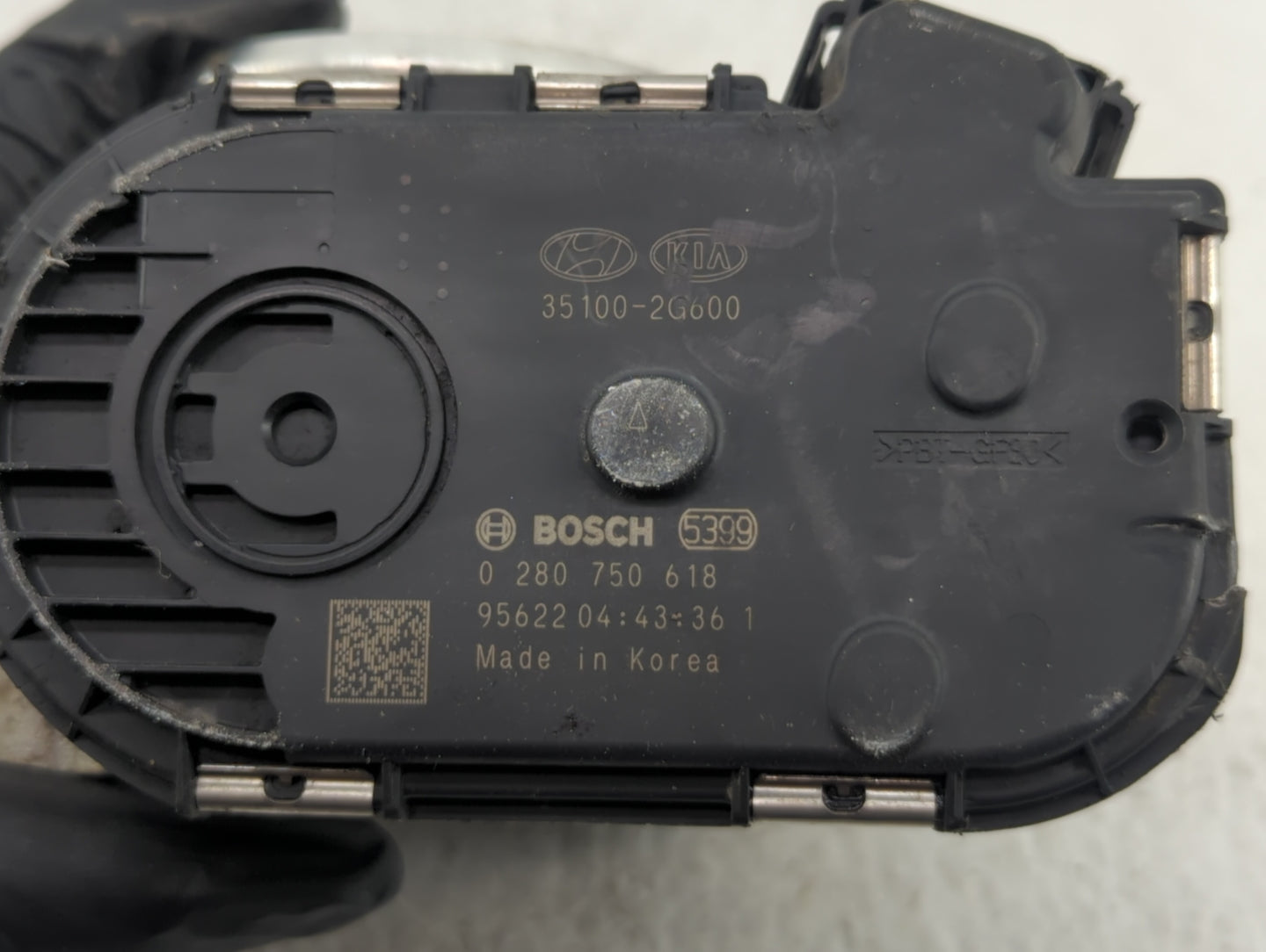 2016-2019 Kia Sorento Throttle Body P/N:0 280 750 618 35100-2G600 Fits Fits 2015 2016 2017 2018 2019 OEM Used Auto Parts - O