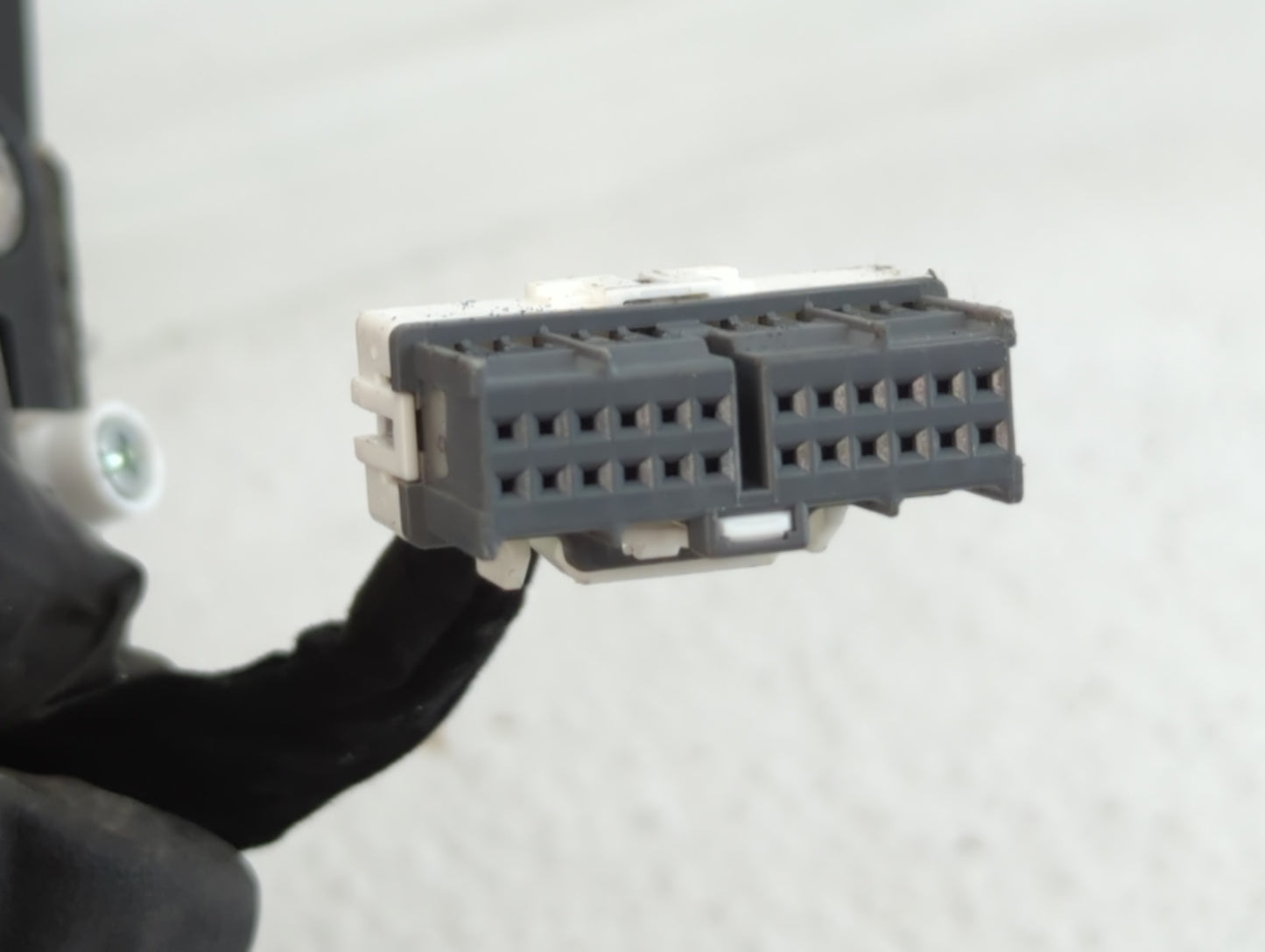 2016-2020 Kia Sorento Driver Side View Mirror - Left Door Mirror OEM Used - Oemusedautoparts1.com