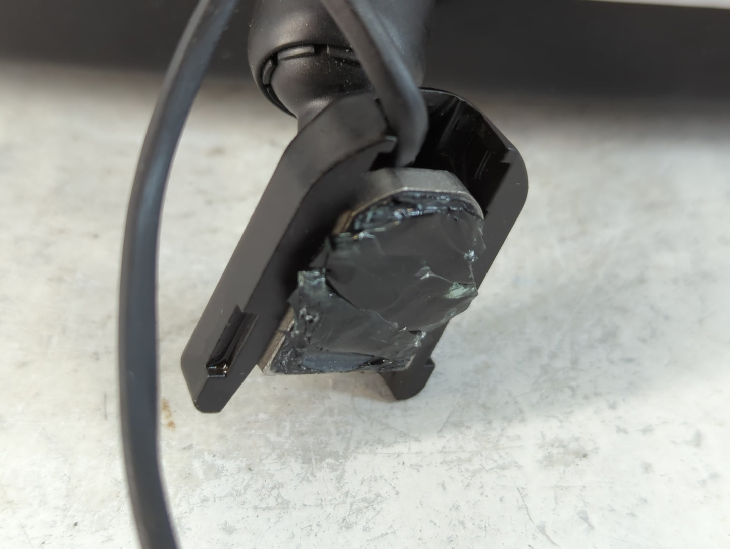2011-2020 Kia Sorento Interior Rear View Mirror Replacement OEM P/N:E11028008 Fits OEM Used Auto Parts - Oemusedautoparts1.c
